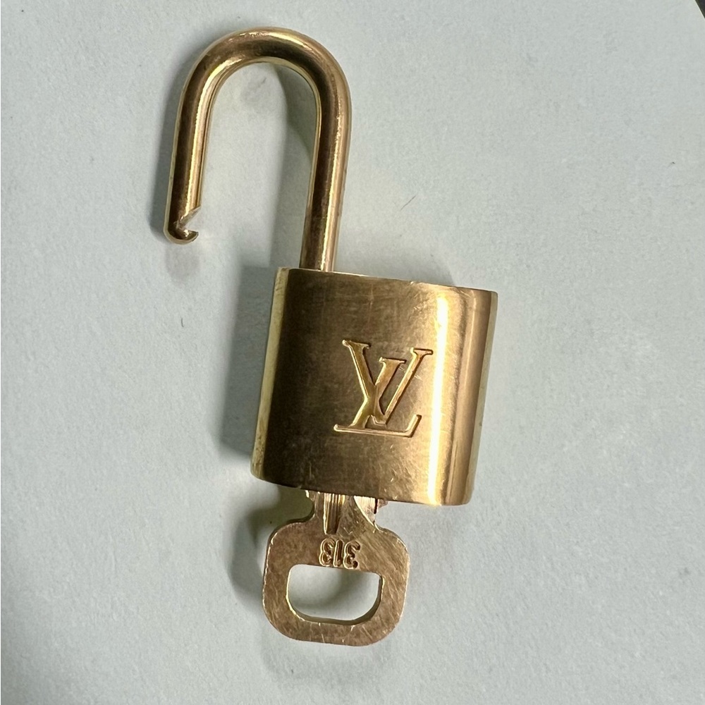 Louis Vuitton Lock and Key #313 LV Designer - Picture 4 of 5